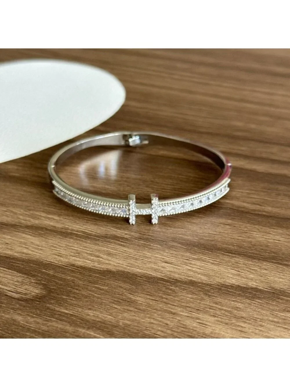 Elegant Silver Bracelet Q257
